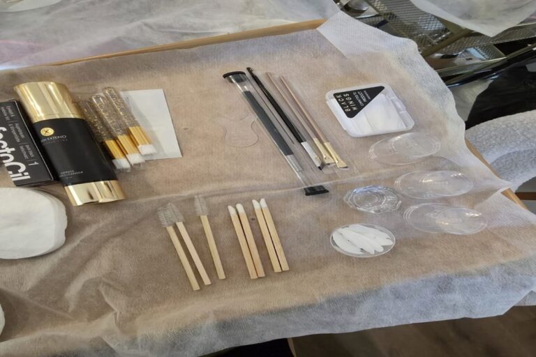 Materialen voor wimperextensions bij Douceur Glow Studio
