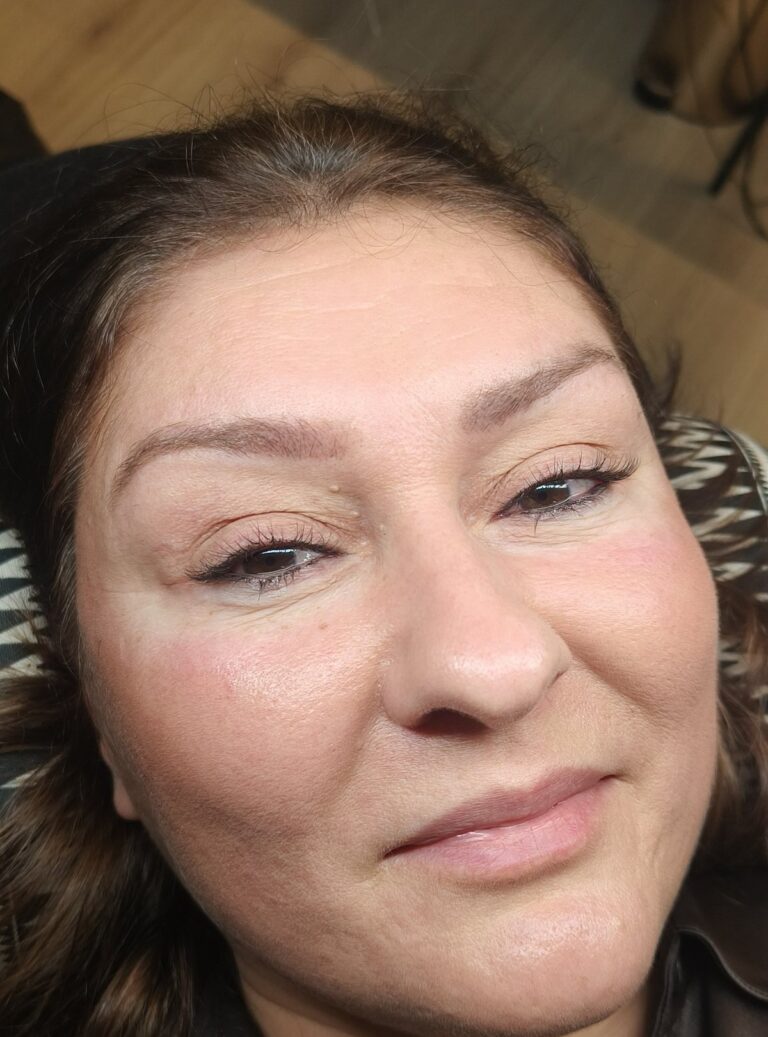 Close-up van gestylede wenkbrauwen, beautysalon Aalten